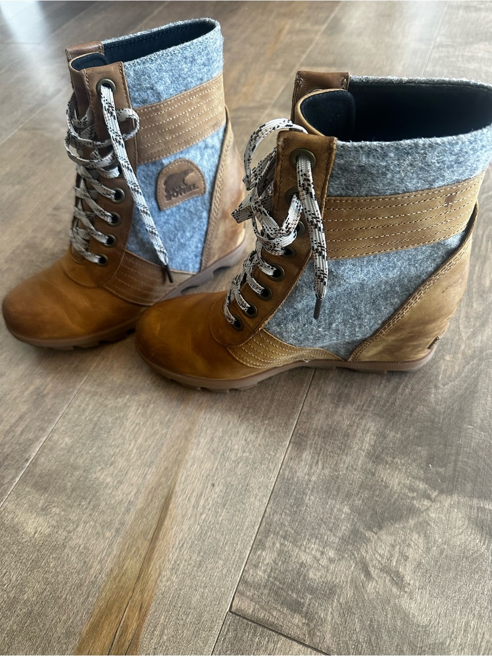 SOREL Lexie Wedge Leather & Felt Lace-Up Boots Women’s Size 9